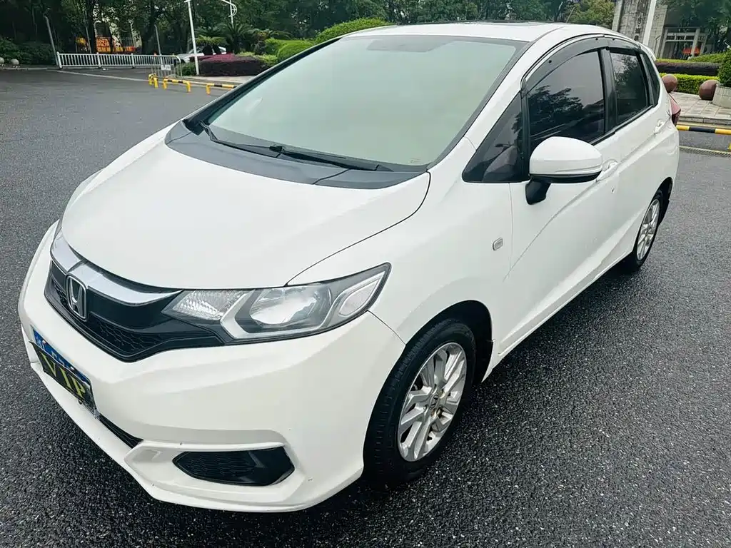Fit 2018 1.5L CVT Comfort Sunroof Edition купить на сайте DeffCars