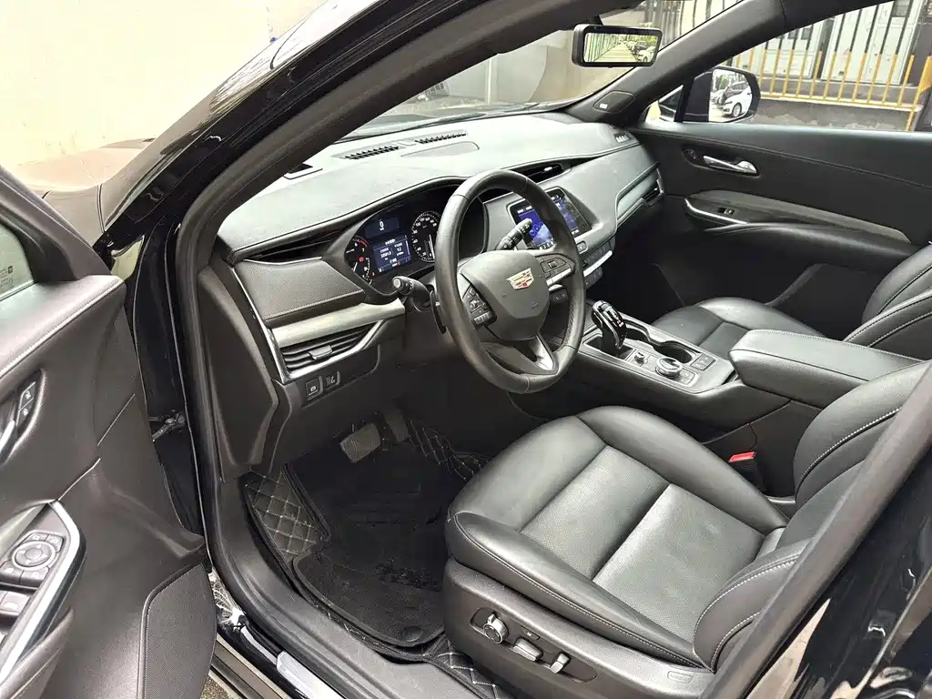 Cadillac XT4 2022 28T two-wheel drive premium model купить на сайте DeffCars