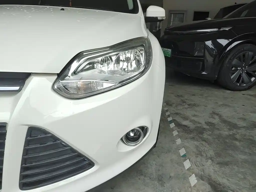 Focus 2012 Three-Car 1.6L Automatic Stylish Edition купить на сайте DeffCars