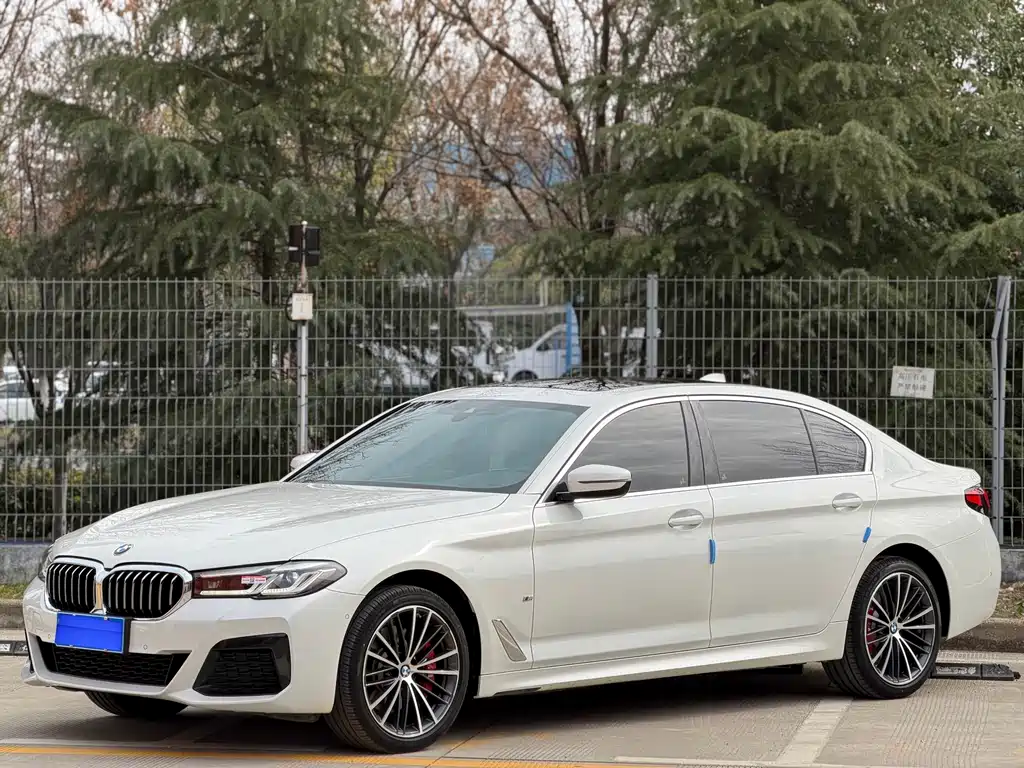 BMW 5 Series 2023 530Li Leading M Sports Package купить на сайте DeffCars