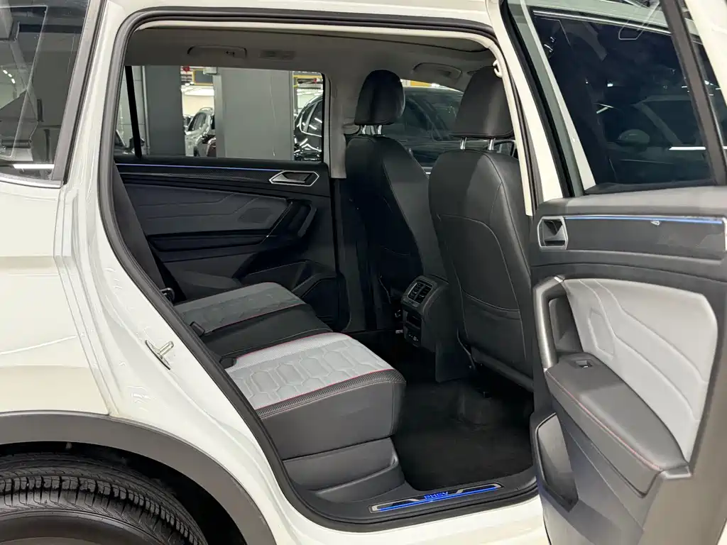 Tiguan L New Energy 2022 430PHEV plug-in hybrid flagship version купить на сайте DeffCars
