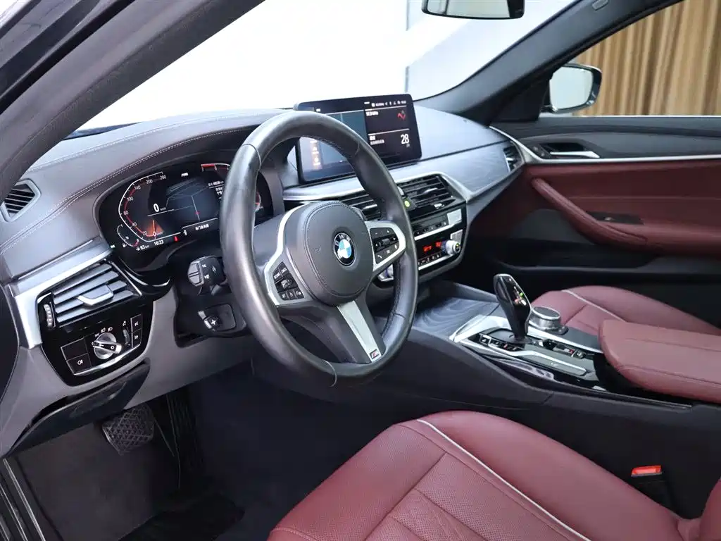 BMW 5 Series 2021 530Li Leading M Sports Package купить на сайте DeffCars