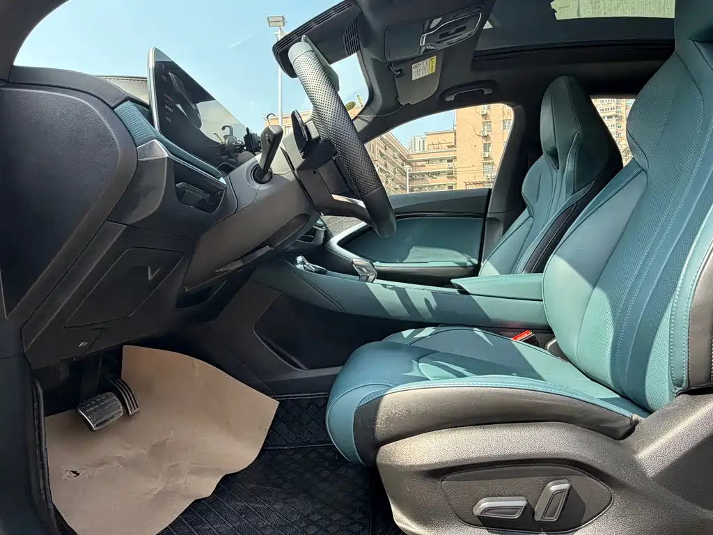 MG7 2023 2.0T Automatic Beauty Hunting Luxury Edition купить на сайте DeffCars