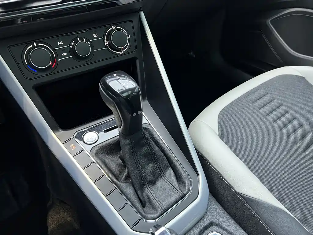 Polo 2021 Plus 1.5L Automatic Colorful Technology Edition купить на сайте DeffCars