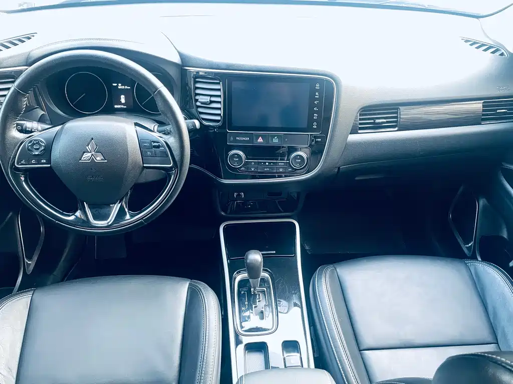 Outlander 2019 2.0L 2WD Enjoy Edition 7 seats National V купить на сайте DeffCars