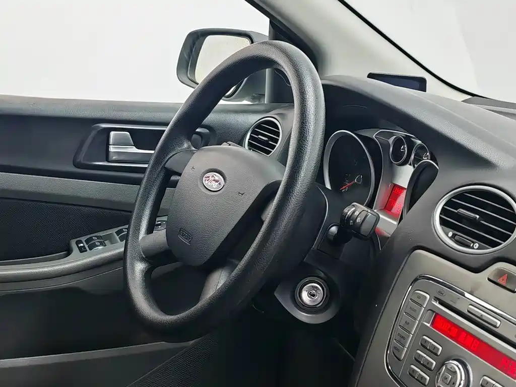 Focus 2013 hatchback classic 1.8L automatic basic model купить на сайте DeffCars