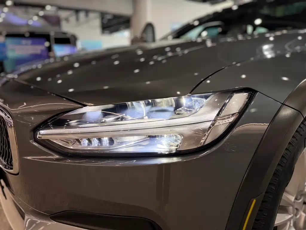 Volvo V90 2019 Cross Country T5 AWD Zhiyuan Edition National VI купить на сайте DeffCars
