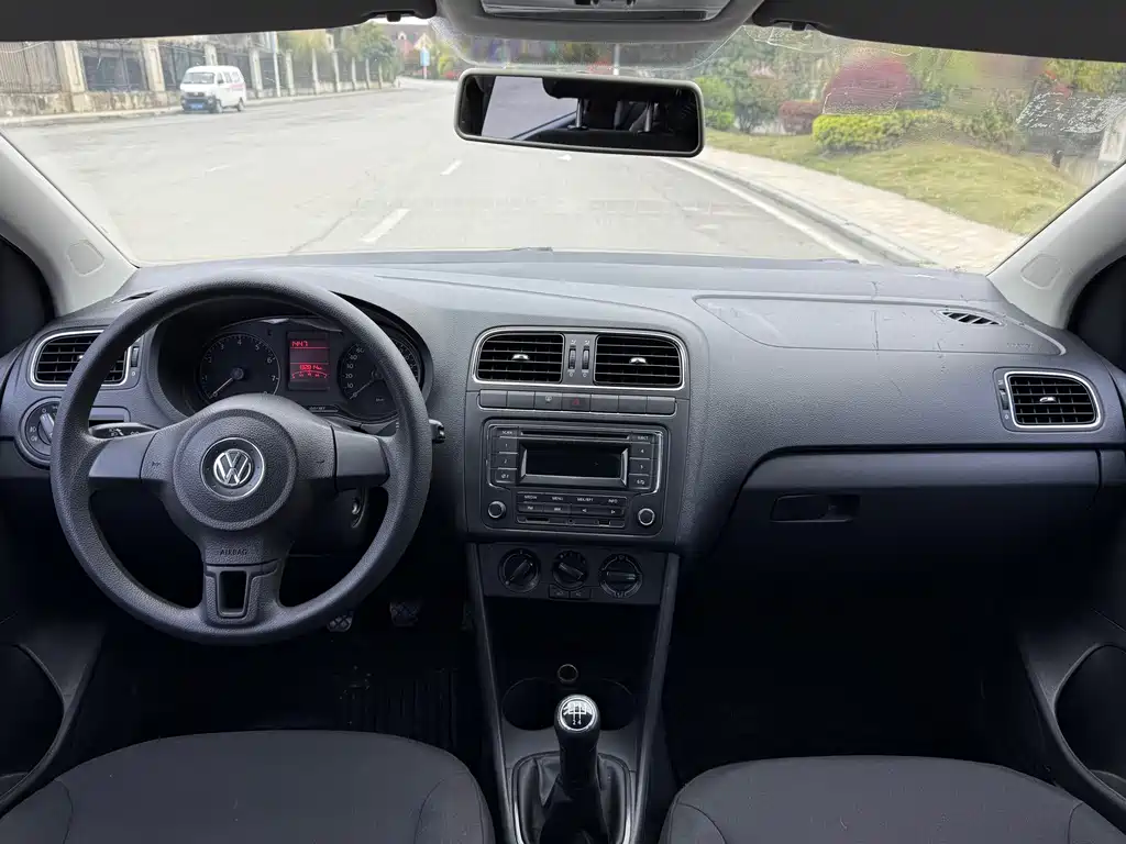 Polo 2013 1.4L manual comfort version купить на сайте DeffCars