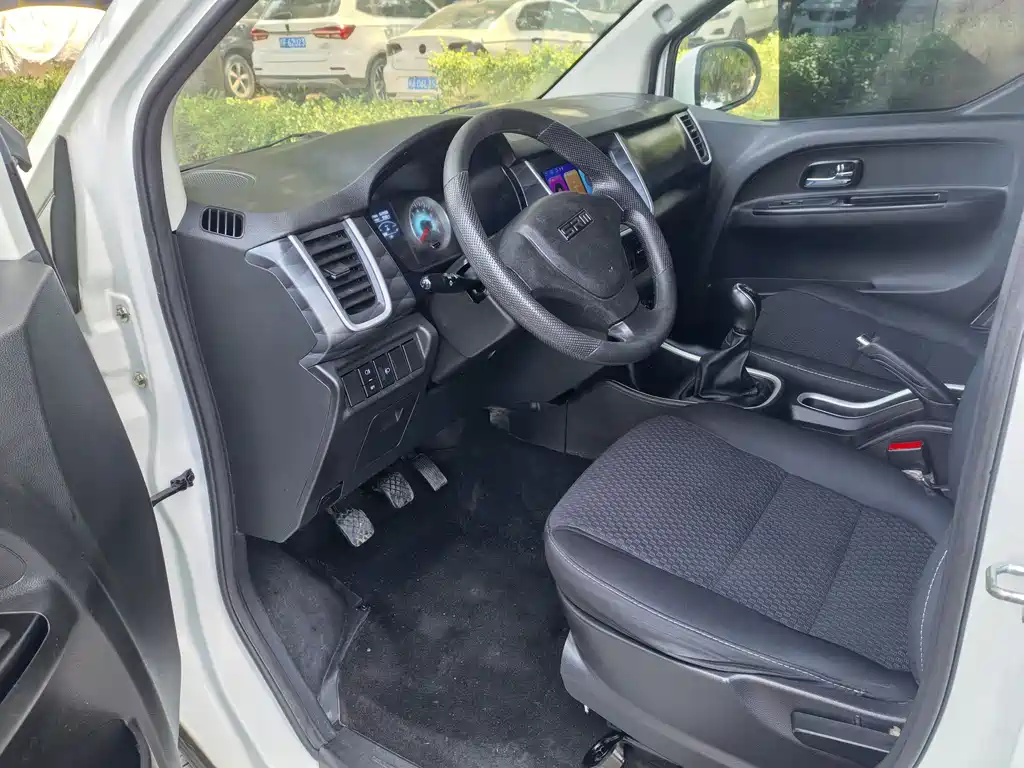 Golden Hiace M Classic 2024 1.5L engineering lion bus 5 seats купить на сайте DeffCars