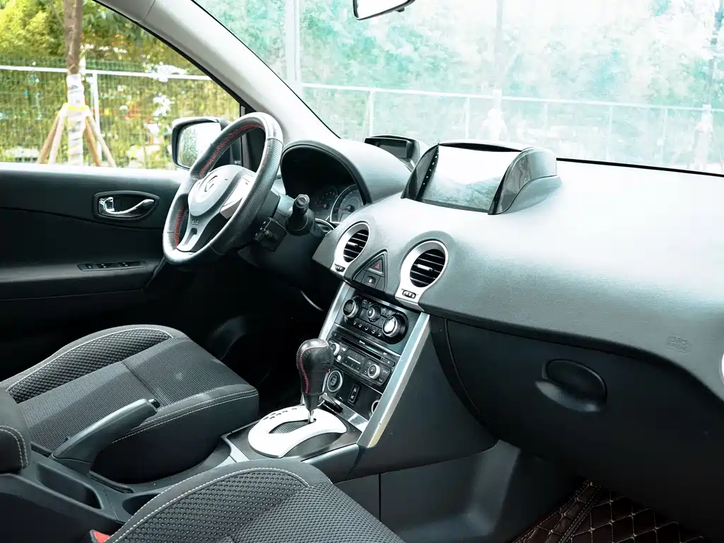 Volvo V40 2015 1.6T Zhiyi Edition купить на сайте DeffCars
