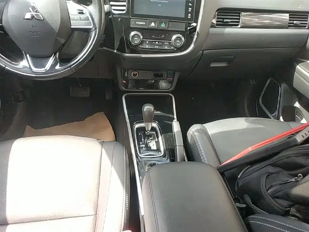 Outlander 2018 2.0L 2WD Honor Edition 5 seats купить на сайте DeffCars