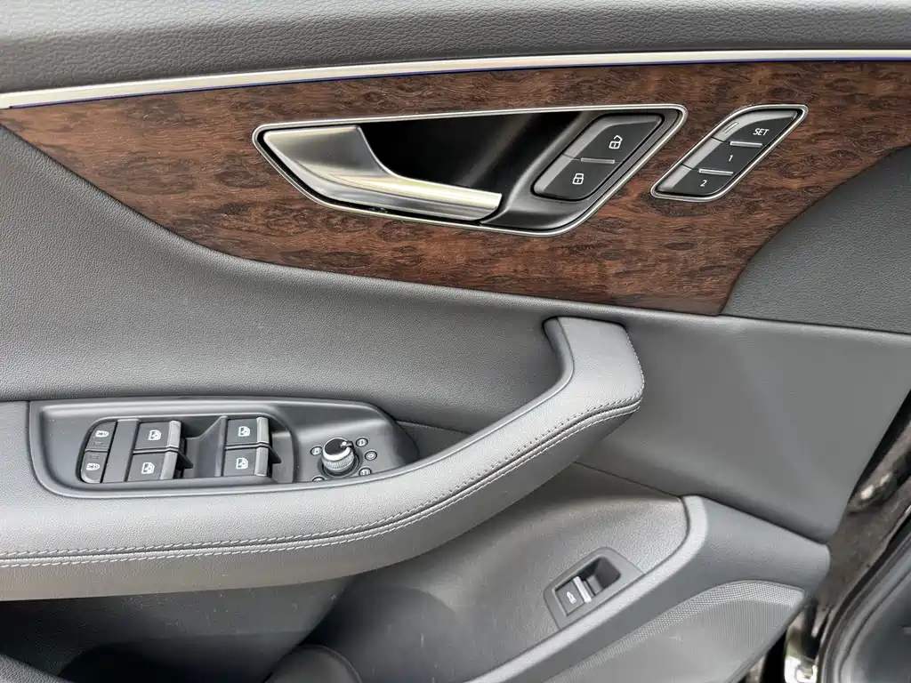 Audi Q7 2023 45 TFSI quattro S line sports купить на сайте DeffCars