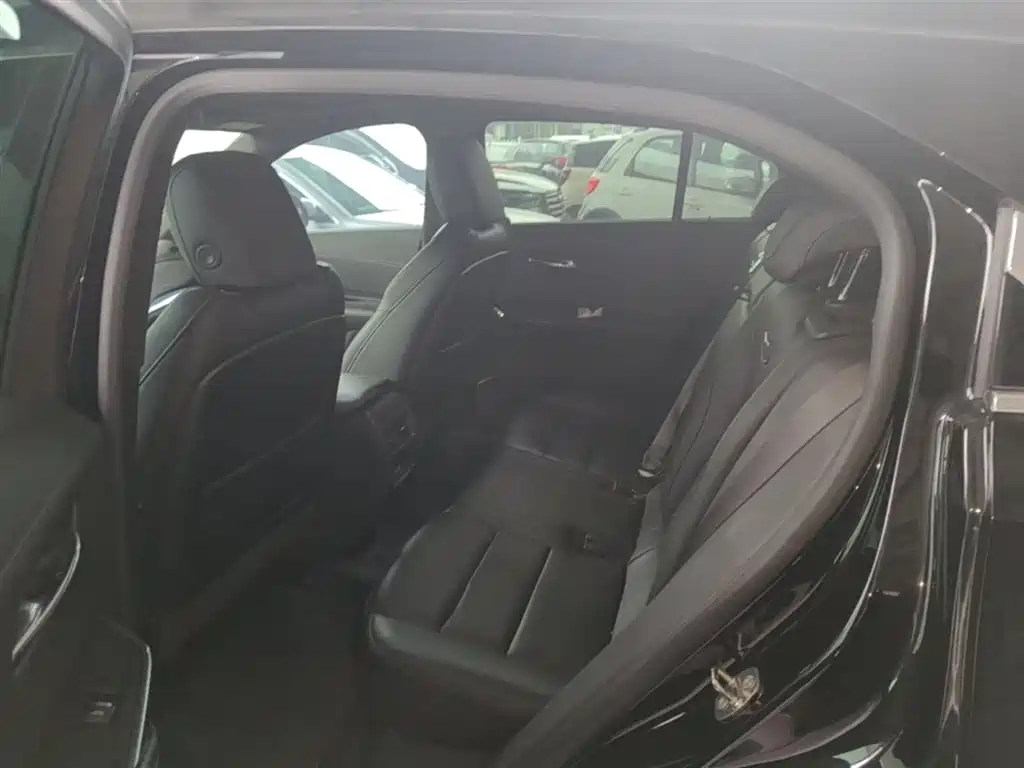 Cadillac XT4 2022 28T two-wheel drive fashion model купить на сайте DeffCars