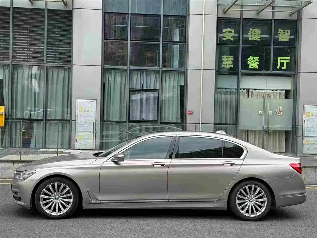 BMW 7 Series 2017 740Li Leading Model купить на сайте DeffCars