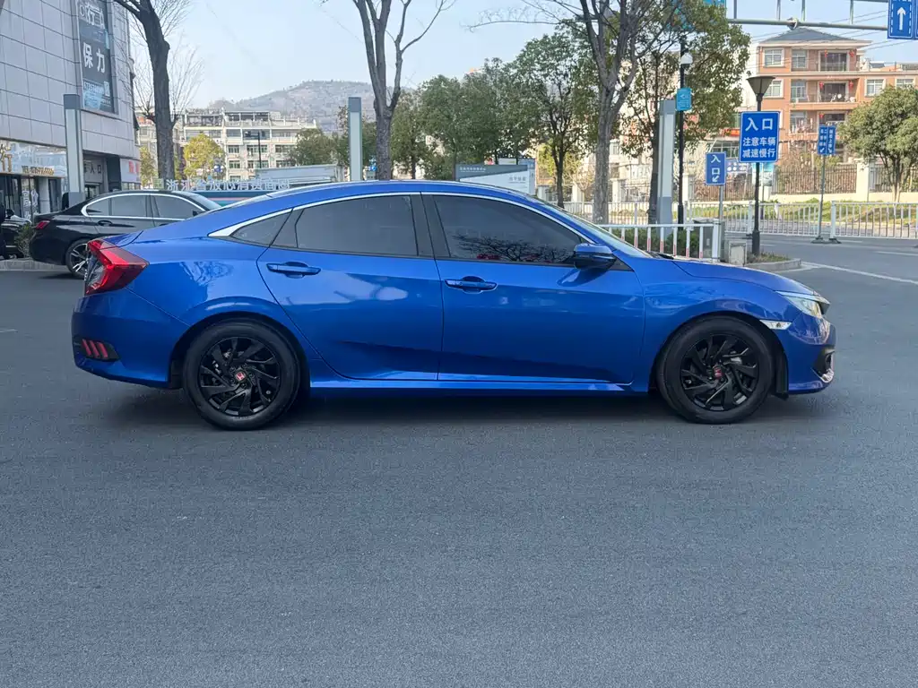 Civic 2016 220TURBO CVT Deluxe Edition купить на сайте DeffCars