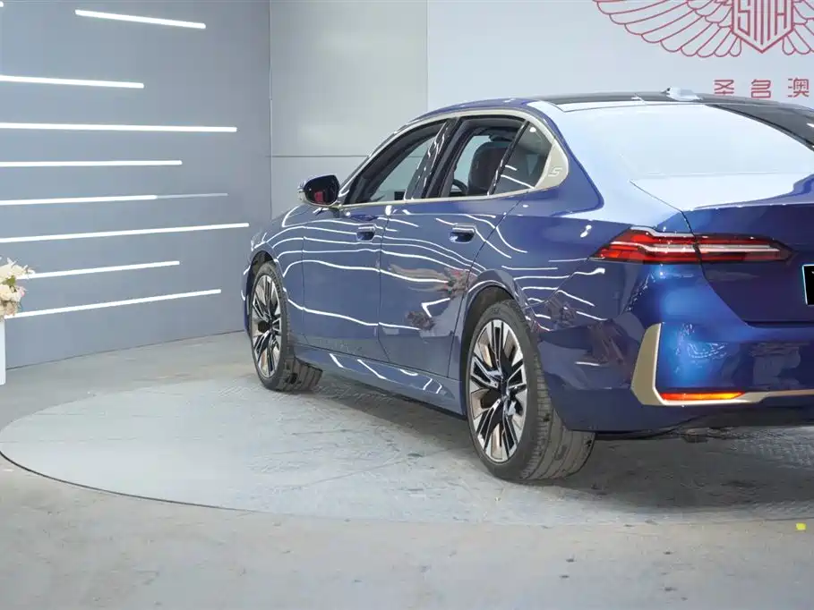 BMW 5 Series 2024 530Li Exclusive M Sports Package купить на сайте DeffCars