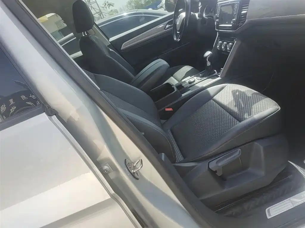 Touron 2017 380TSI four-wheel drive comfort version купить на сайте DeffCars