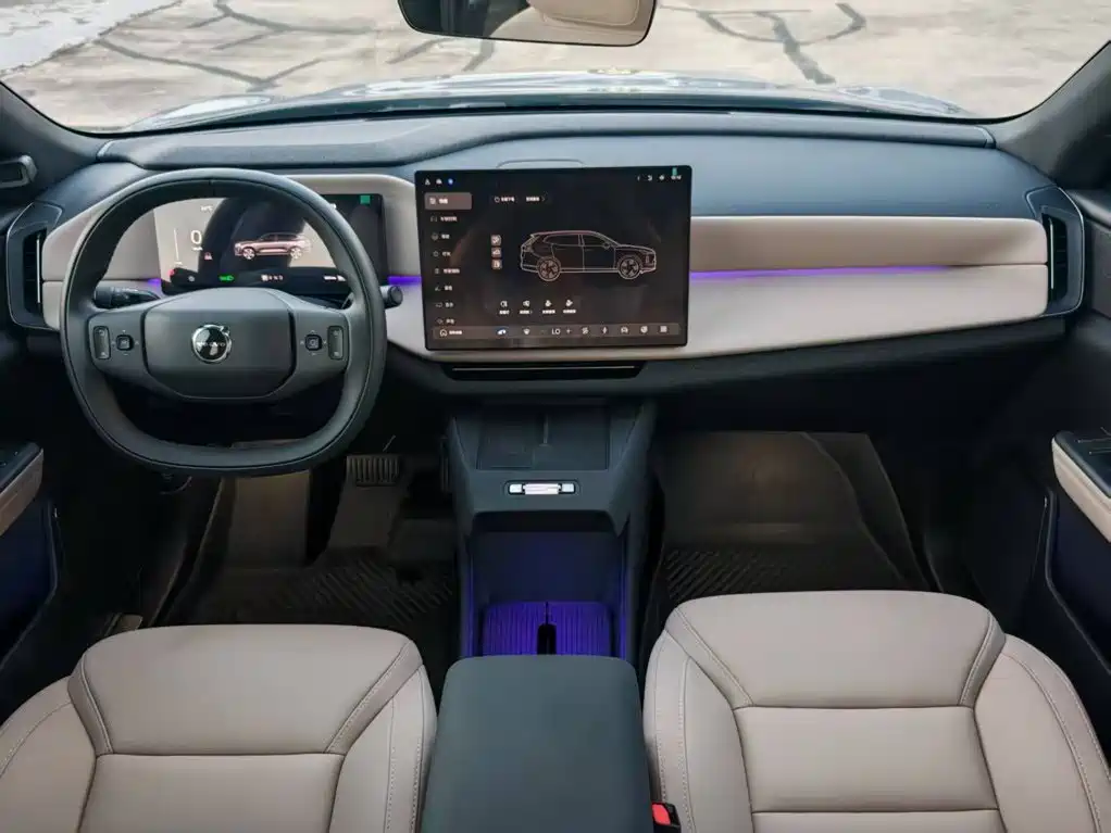 Volvo XC70 plug-in hybrid 2026 model two-wheel drive long range Core купить на сайте DeffCars