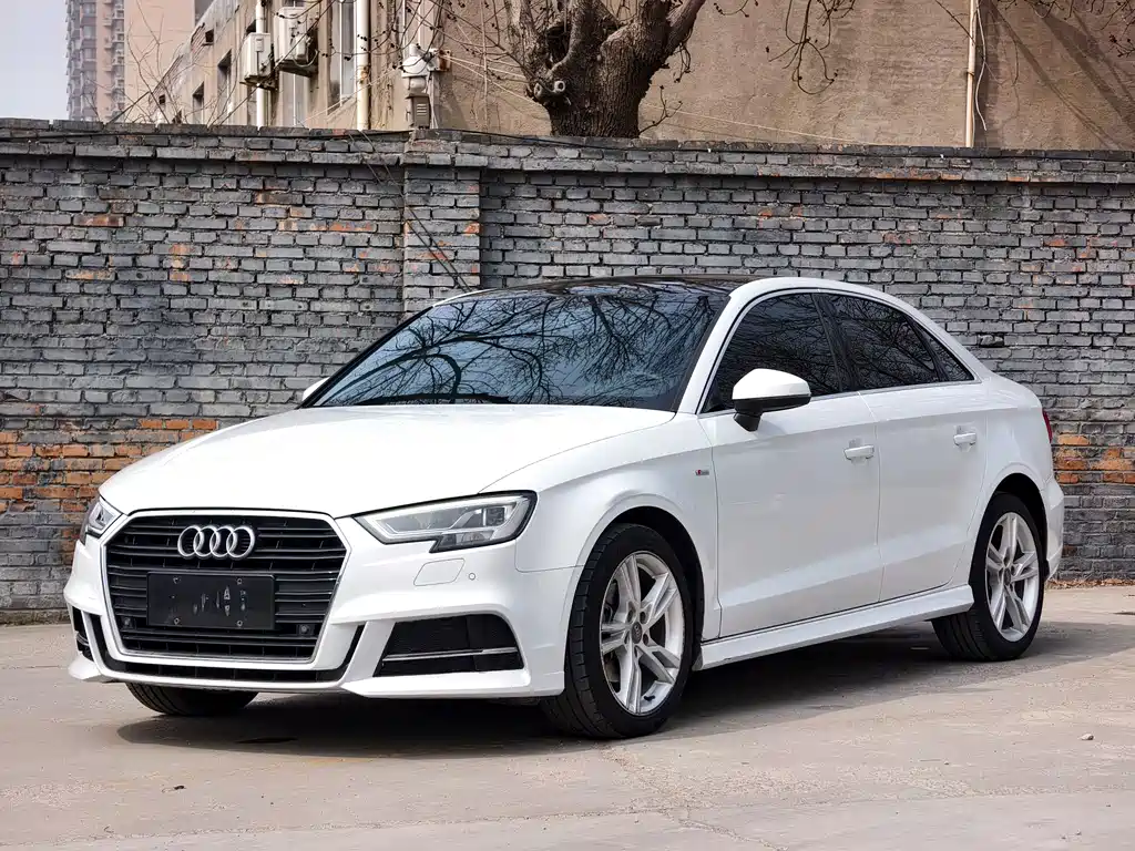 Audi A3 2019 Limousine 35 TFSI Fashion Type National V купить на сайте DeffCars