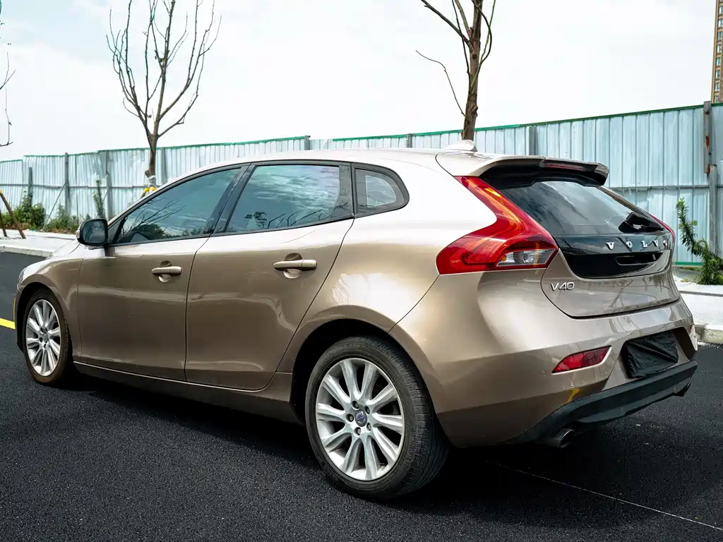 Volvo V40 2015 1.6T Zhiyi Edition купить на сайте DeffCars