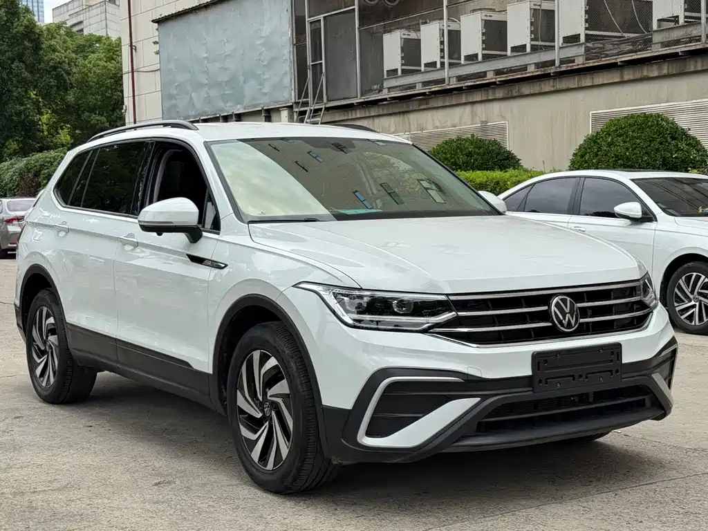 Tiguan L 2023 330TSI automatic two-wheel drive comfort version купить на сайте DeffCars
