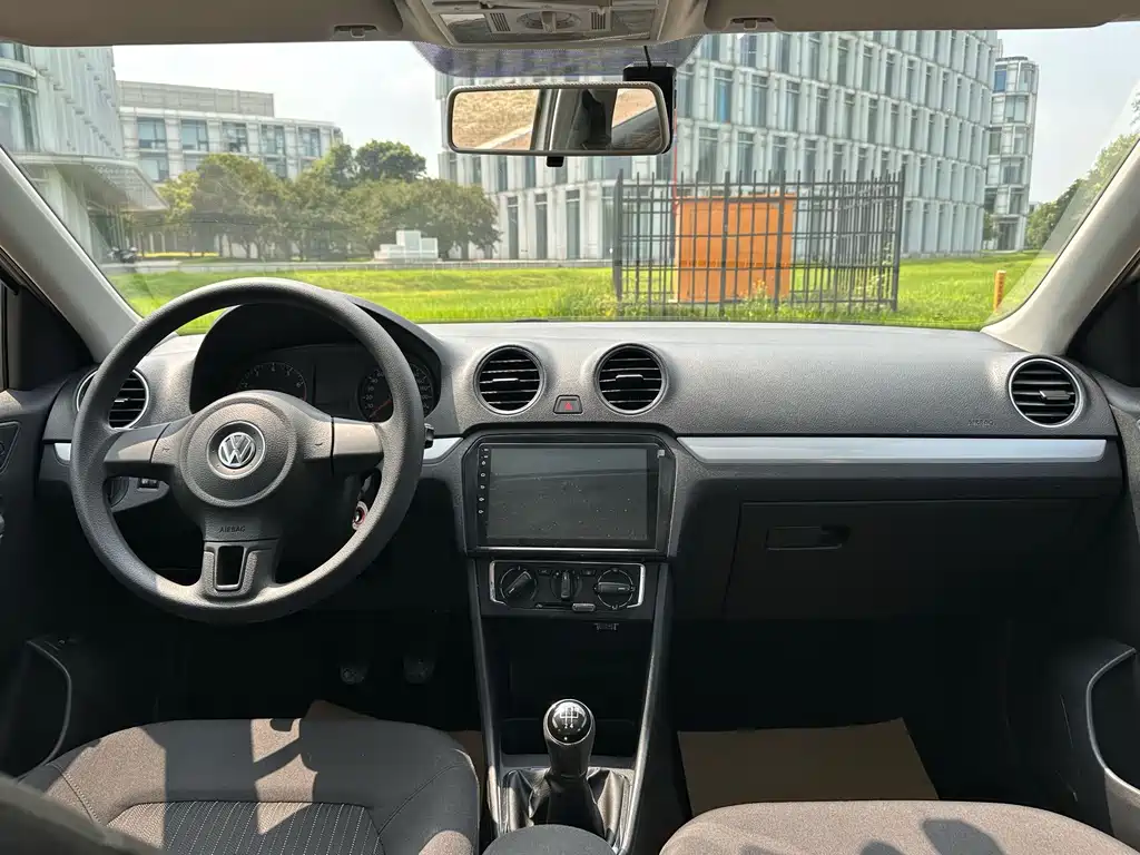 Jetta 2013 1.6L manual comfort model купить на сайте DeffCars
