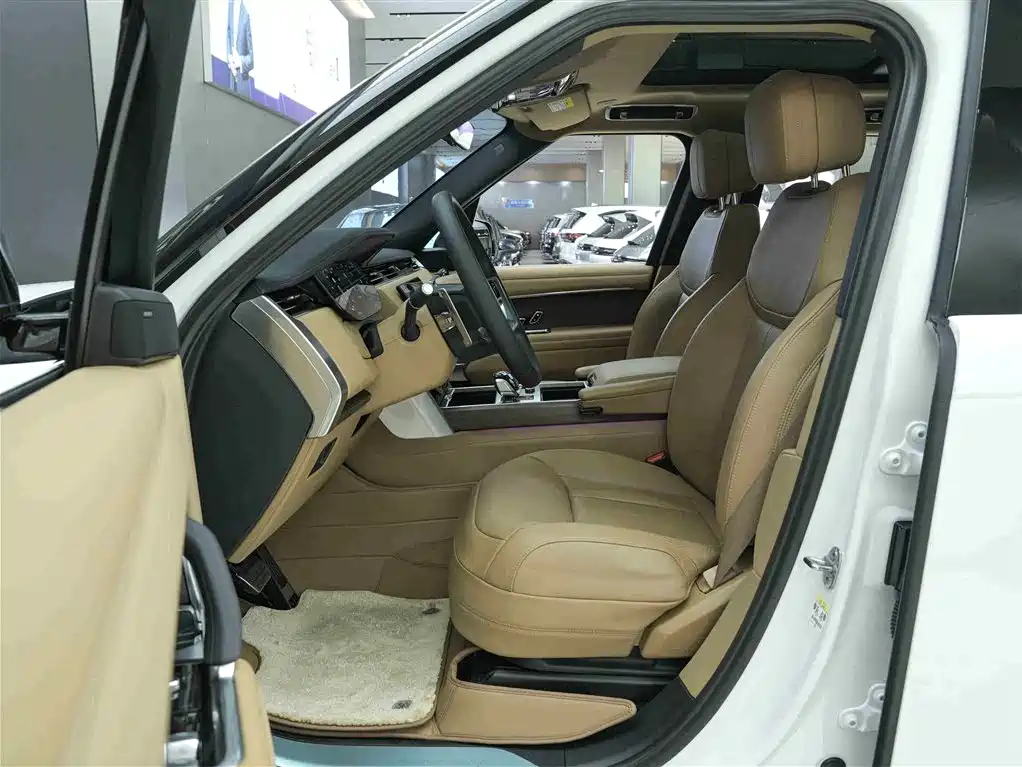 Range Rover 2023 3.0 L6 400PS Seven-seater Extended Edition купить на сайте DeffCars