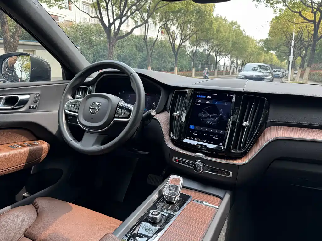 Volvo XC60 2022 B5 four-wheel drive Zhiyuan Deluxe Edition купить на сайте DeffCars