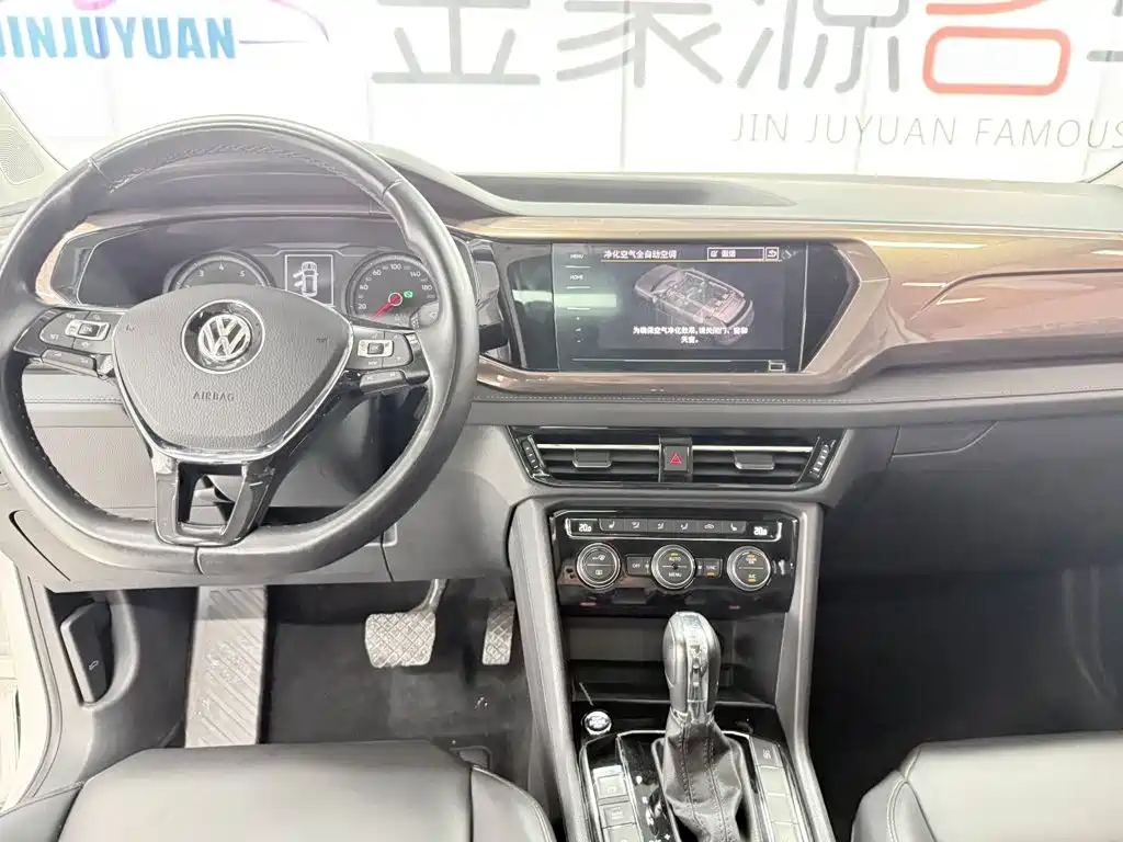 THARU 2020 330TSI four-wheel drive luxury version National VI купить на сайте DeffCars