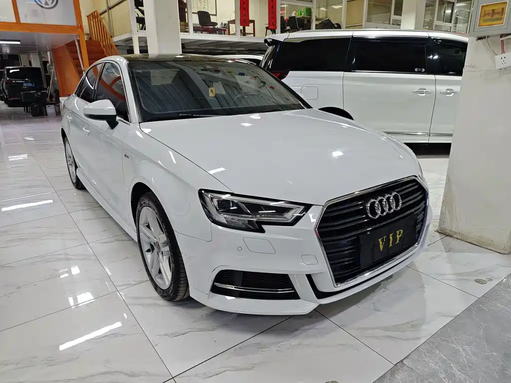 Audi A3 2018 30th Anniversary Limousine 35 TFSI Fashion купить на сайте DeffCars