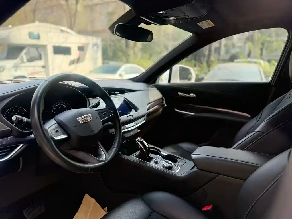 Cadillac XT4 2021 28T two-wheel drive luxury model купить на сайте DeffCars