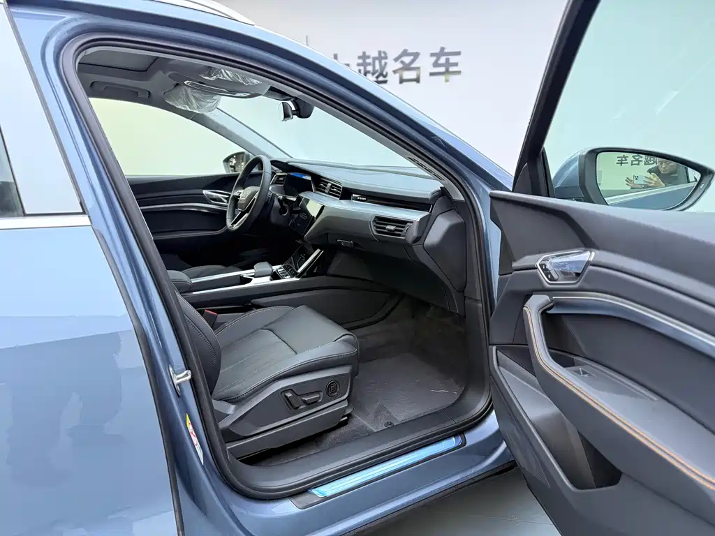 Audi e-tron 2021 50 quattro luxury model купить на сайте DeffCars