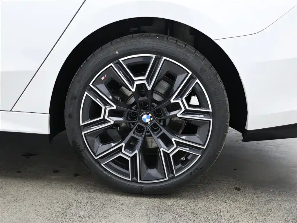 BMW 5 Series 2025 530Li Exclusive M Sports Package купить на сайте DeffCars