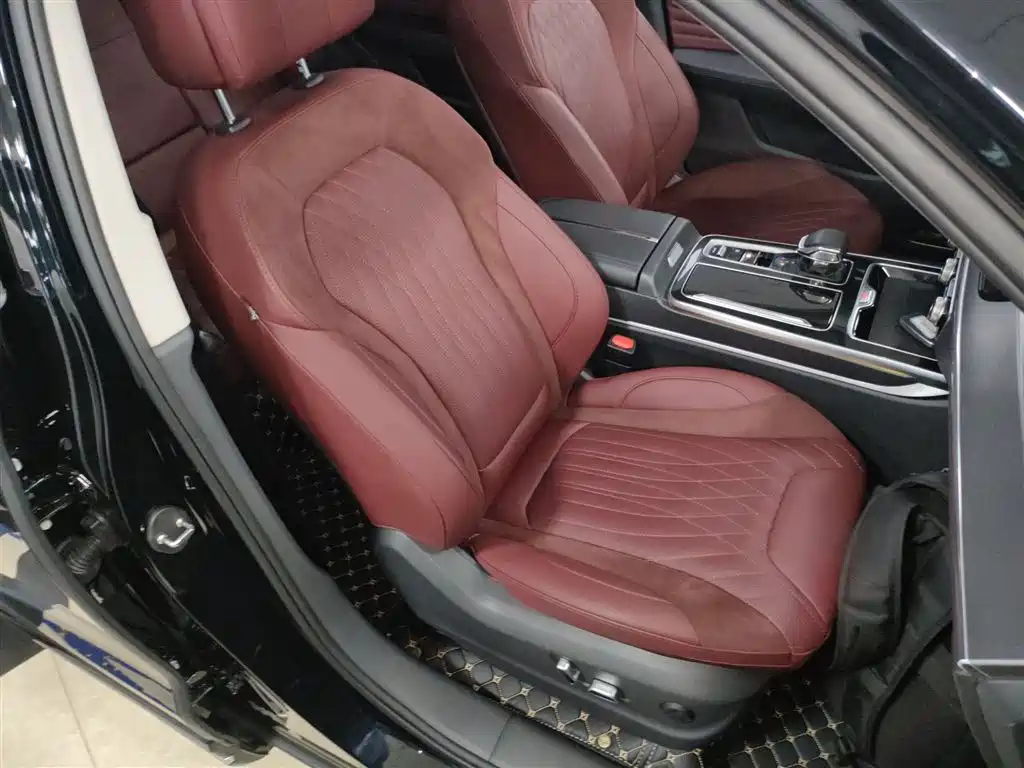 Hongqi HS5 2023 2.0T Qixiang Pro version купить на сайте DeffCars