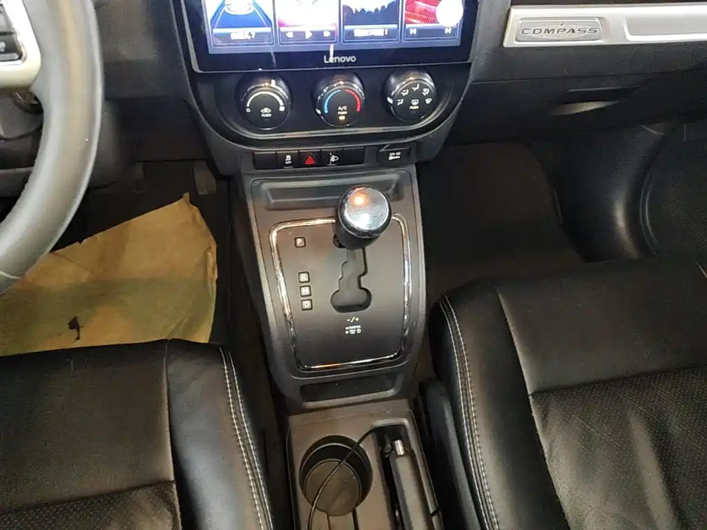 Compass imported 2014 facelift 2.0L two-wheel drive aggressive version купить на сайте DeffCars