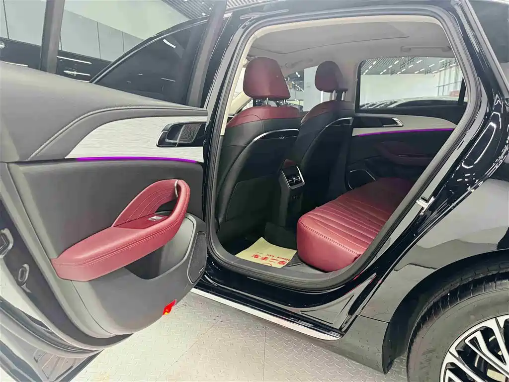 Hongqi H5 2025 2.0T automatic Qichang version купить на сайте DeffCars