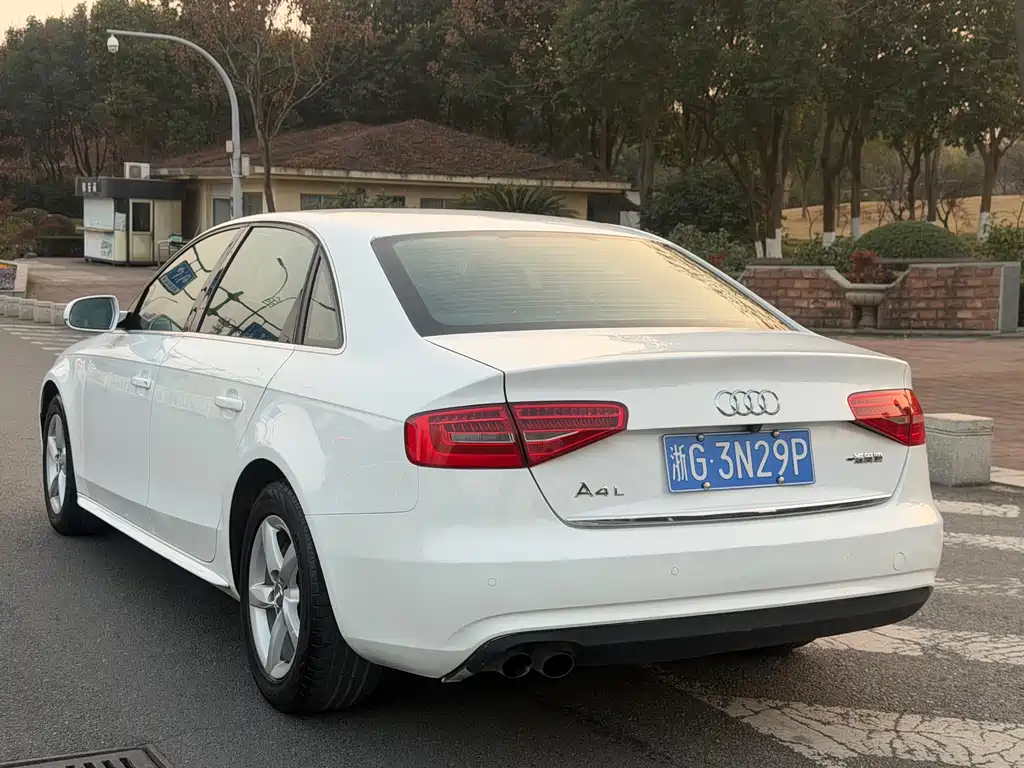 Audi A4L 2016 30 TFSI Collector's Edition Automatic Comfort Type купить на сайте DeffCars