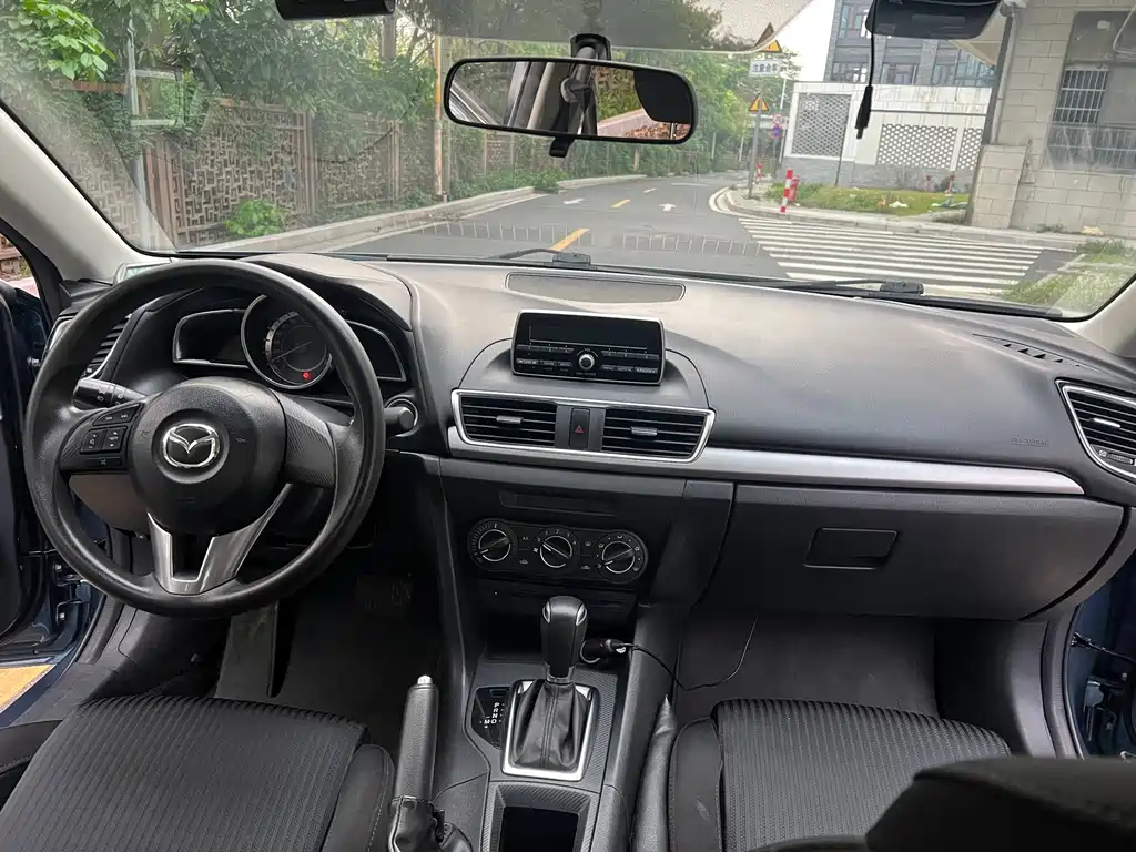 Mazda Axela 2016 sedan 1.5L automatic comfort type купить на сайте DeffCars