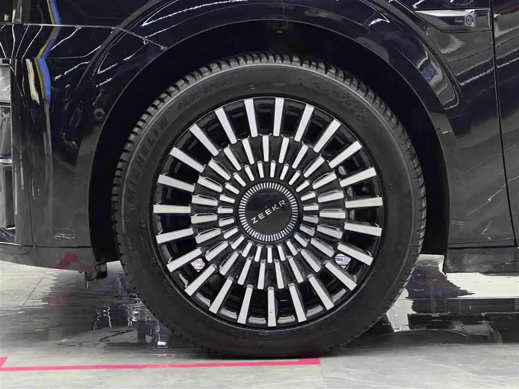 Jikrypton 009 2024 seven-seat aisle version four-wheel drive 108kWh купить на сайте DeffCars