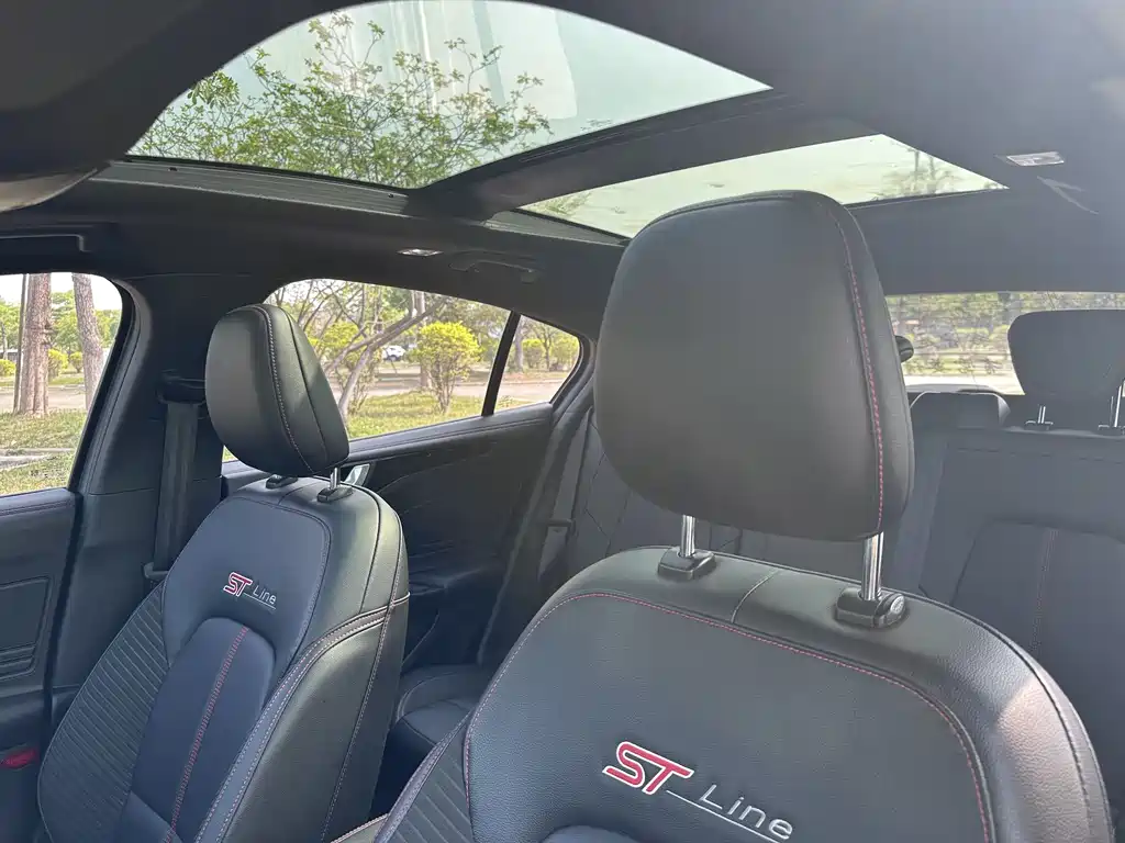 Focus 2022 Hatchback EcoBoost 180 Automatic ST Line купить на сайте DeffCars
