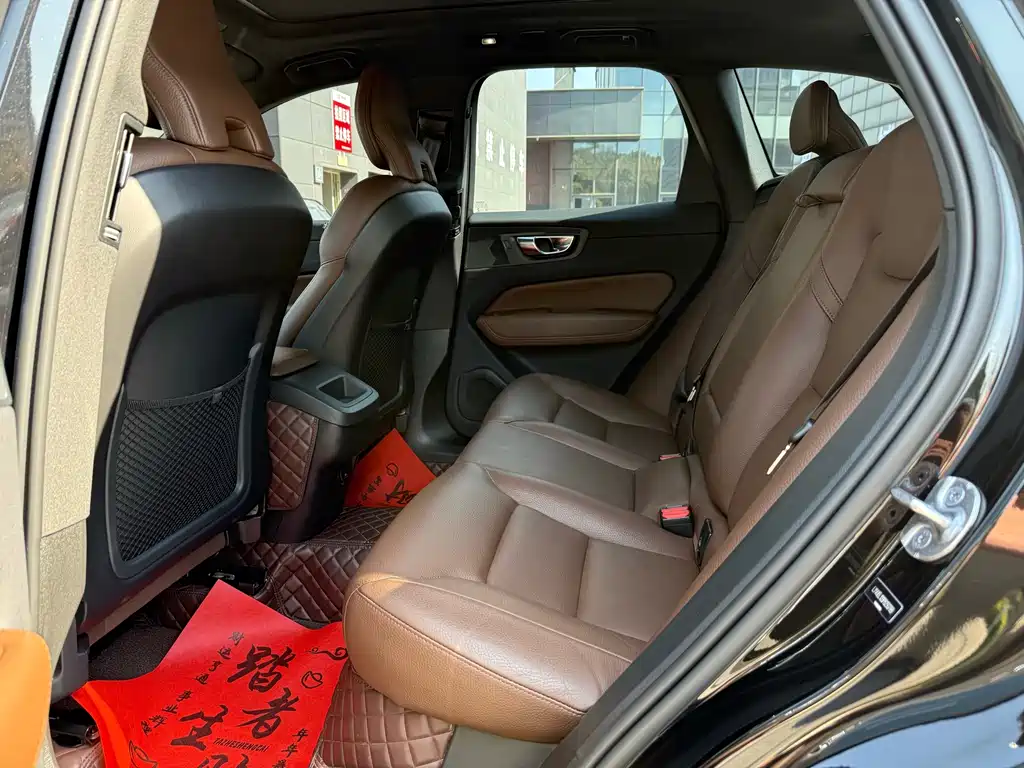 Volvo XC60 2023 B5 four-wheel drive Zhiyi Luxury Edition купить на сайте DeffCars