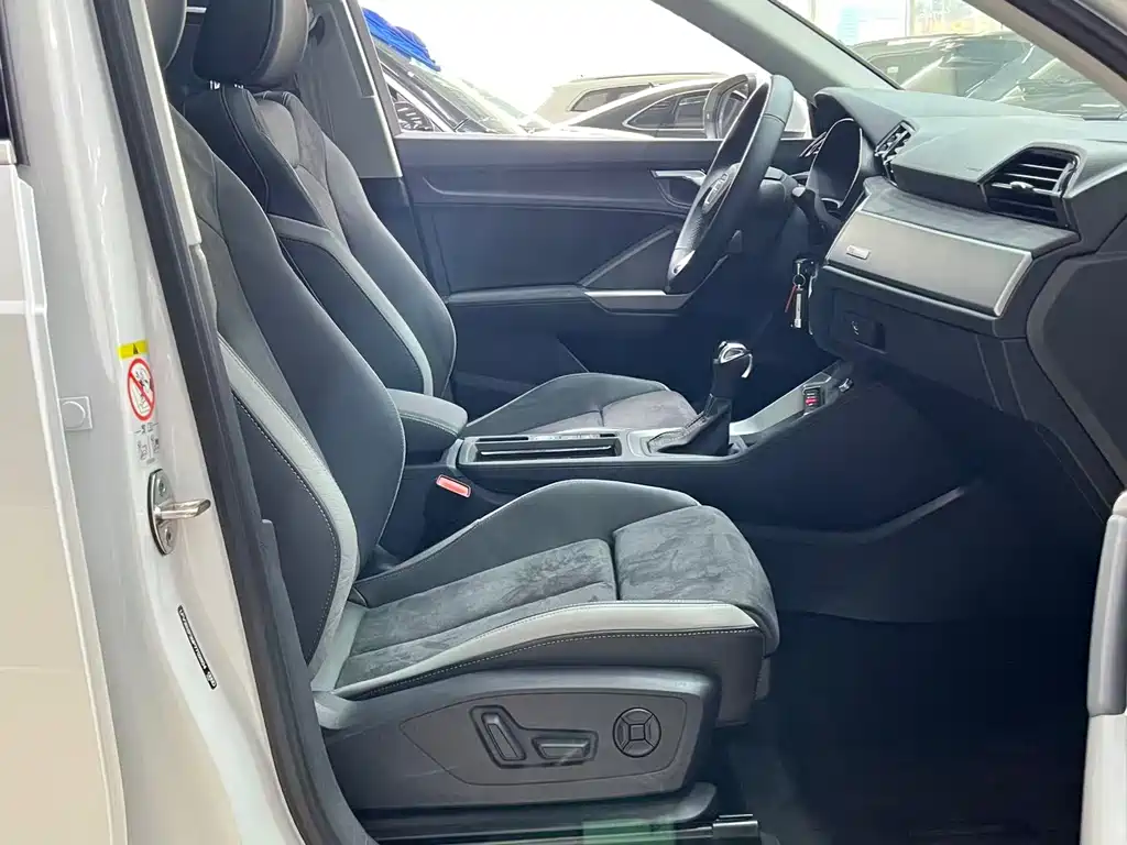 Audi Q3 2023 35 TFSI Enterprising Dynamic (1.4T) купить на сайте DeffCars
