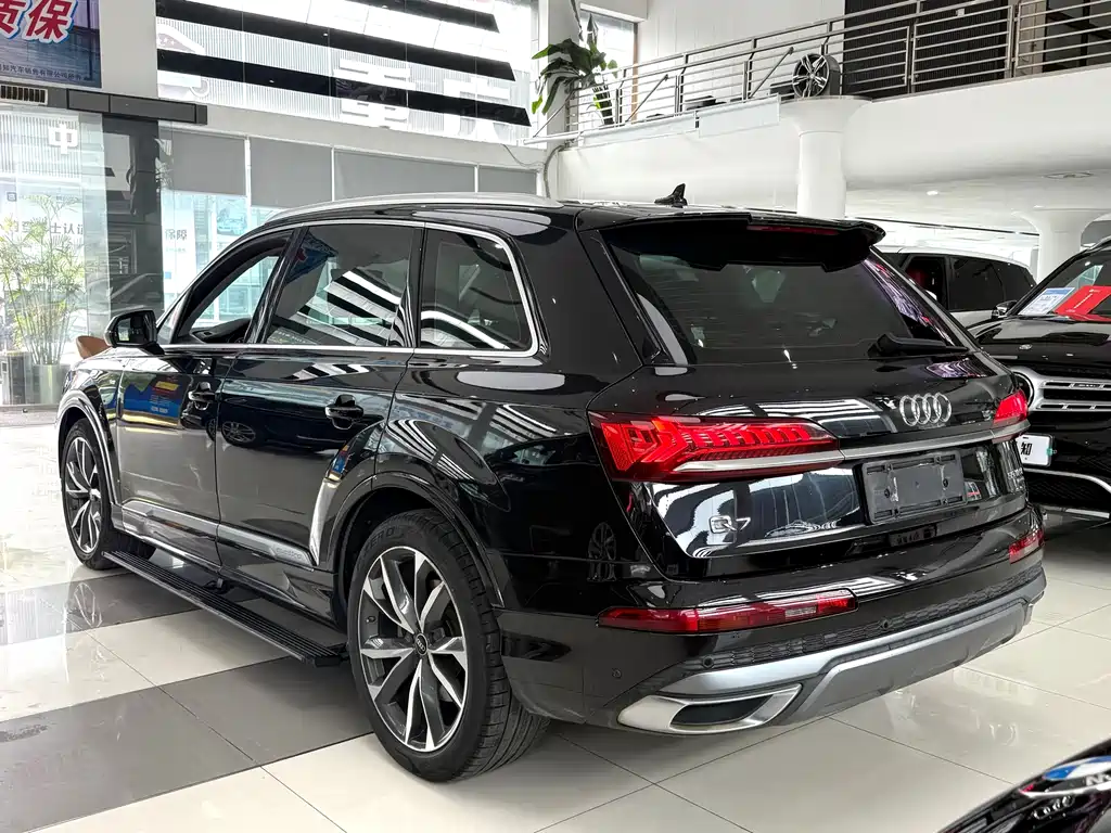 Audi Q7 2021 55 TFSI quattro S line sports version купить на сайте DeffCars