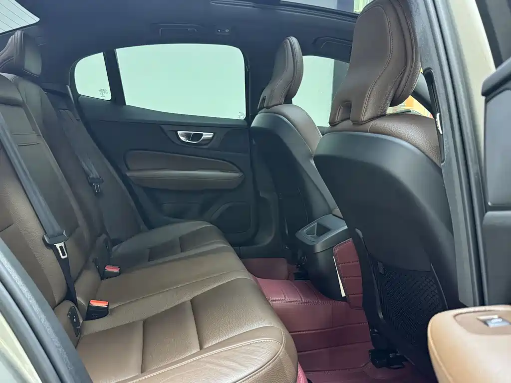 Volvo S60 2022 B4 Zhiyi Luxury Edition купить на сайте DeffCars