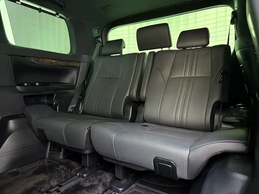 Wilfa 2023 Crown Dual Engine 2.5L HV Premium Edition купить на сайте DeffCars