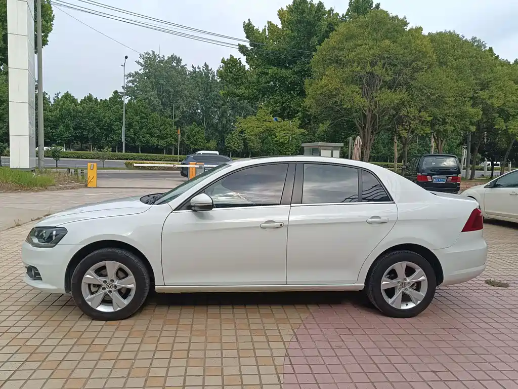 Bora 2014 1.6L Manual Comfort Edition купить на сайте DeffCars