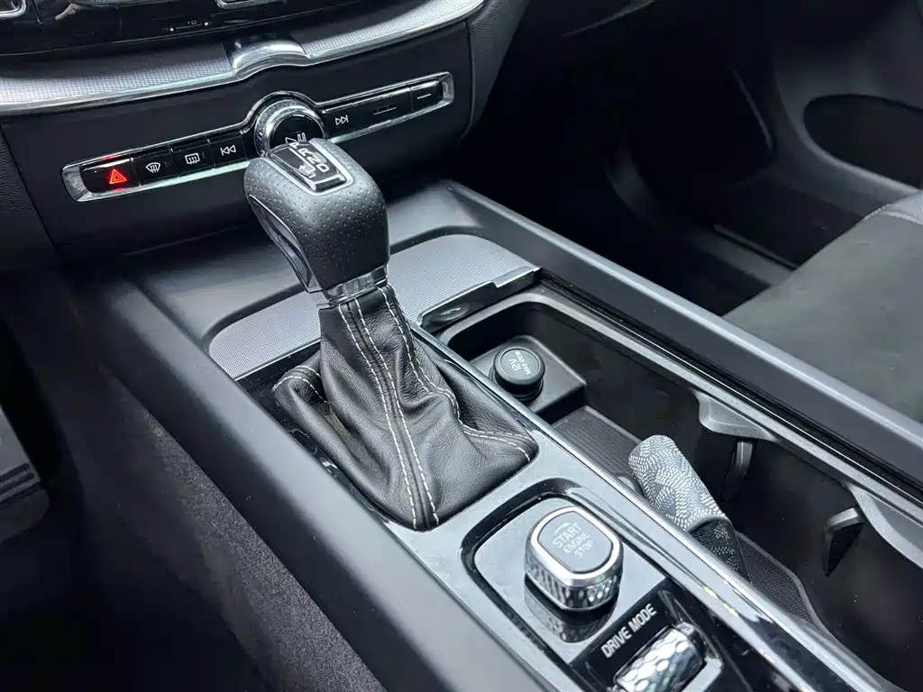 Volvo XC60 2018 T5 four-wheel drive Zhiyuan Sport Edition купить на сайте DeffCars