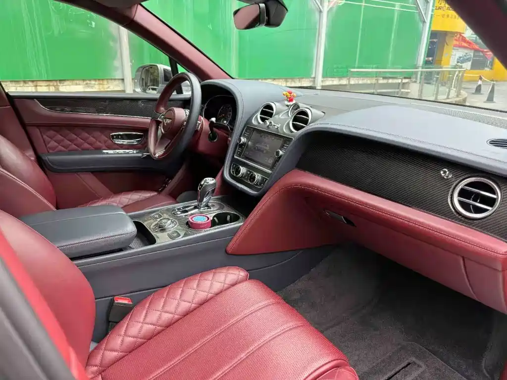 Bentayga 2018 4.0T V8 купить на сайте DeffCars