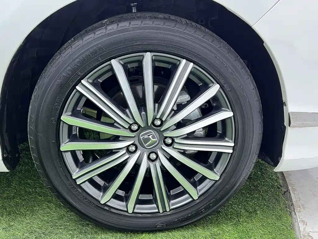 Alison 2022 2.0L e:HEV Deluxe Edition купить на сайте DeffCars