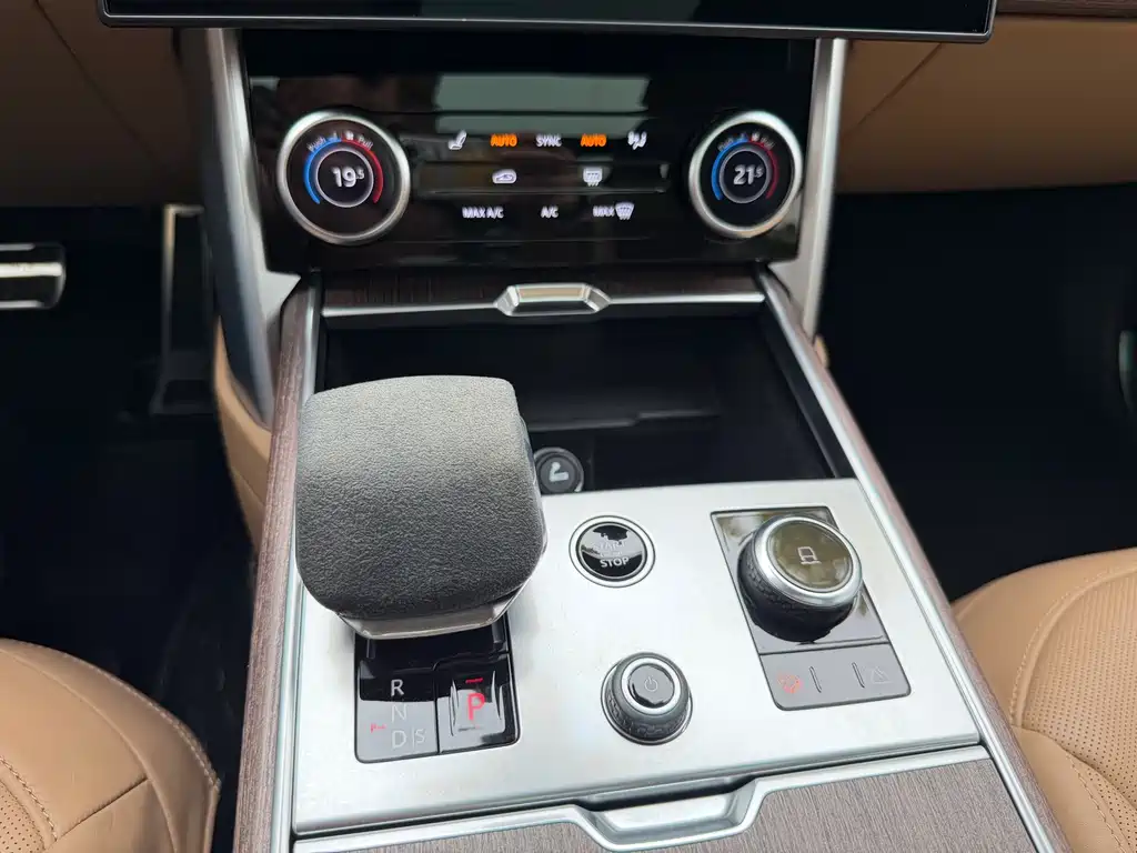 Range Rover 2023 3.0 L6 400PS Genesis Extended Edition купить на сайте DeffCars